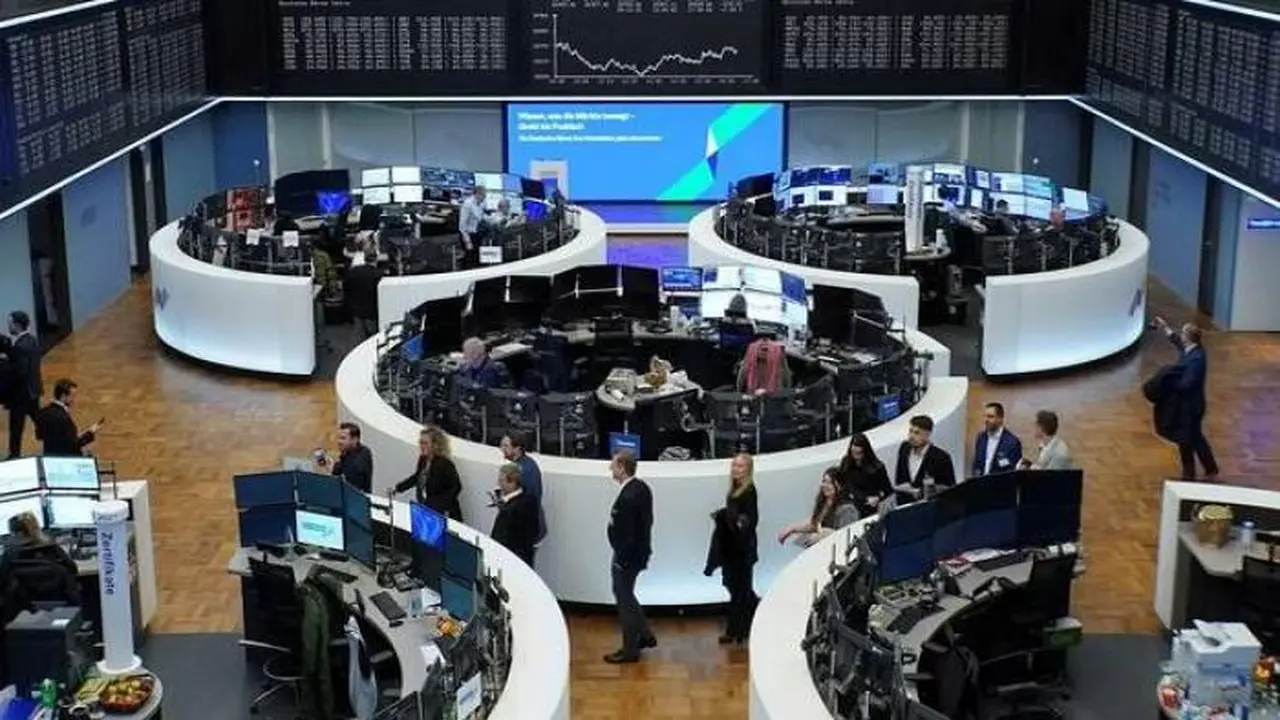 الأسهم الأوروبية تحقق استقرارًا قرب مستويات قياسية وسط ترقب بيانات جديدة